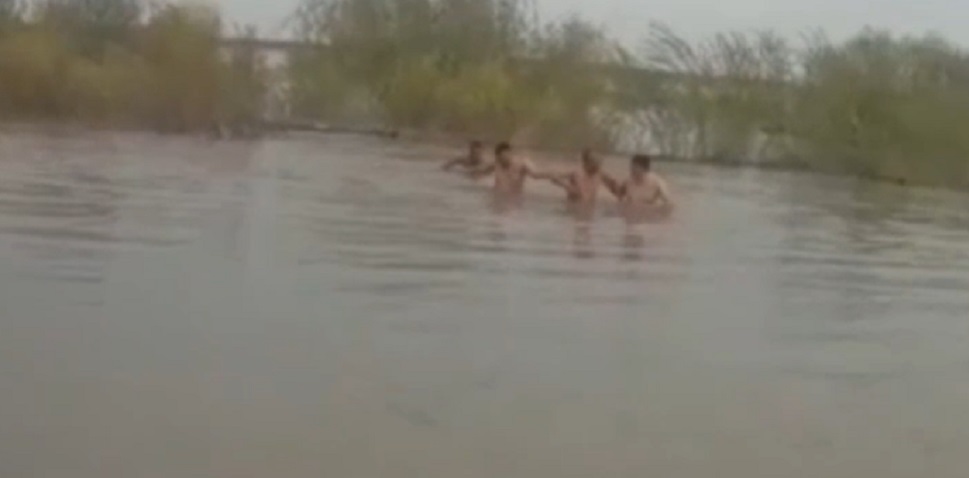 Заплыв жителя ВКО на Иртыше чуть не закончился трагедией 