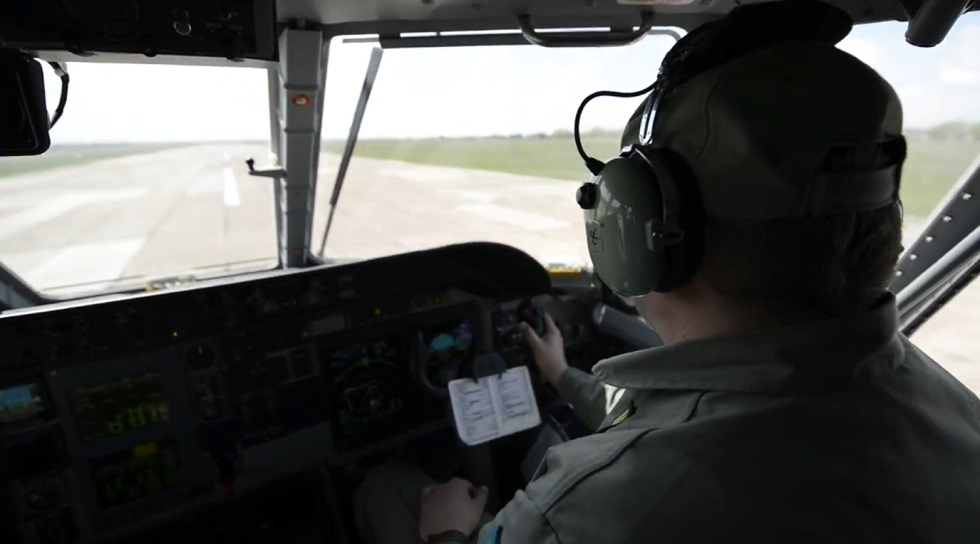 Видео аварийной посадки военного самолета в Алматинской области распространяют в сети 