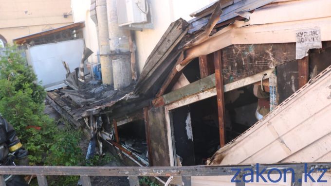 Пожар в доме с бутиками произошел в Алматы