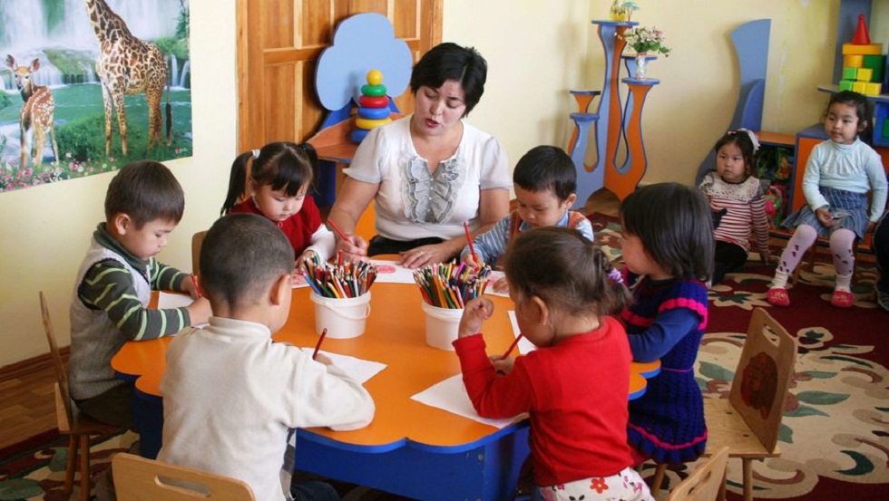 Детские сады в Алматы пока работать не будут - Бекшин
