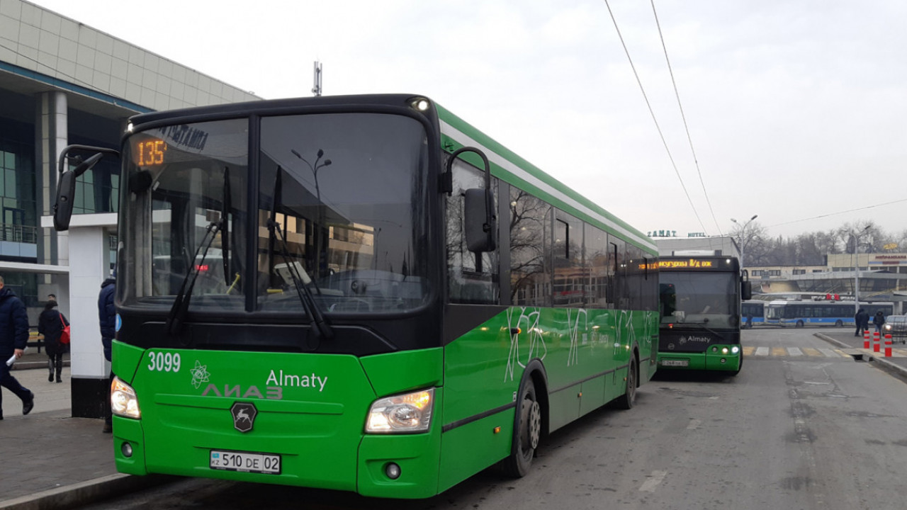 В Алматы не будут продлевать время работы общественного транспорта