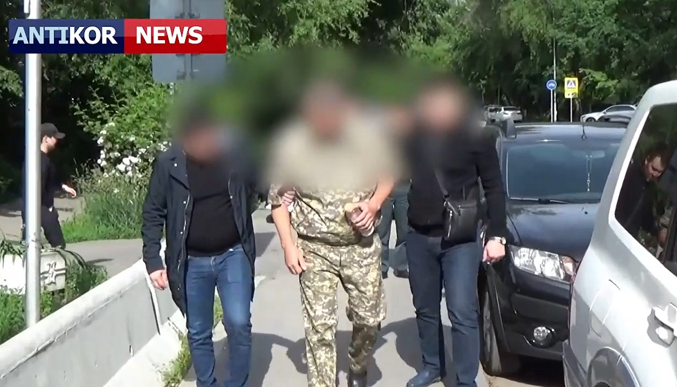 Глава отдела Департамента обороны Алматы вместе с коллегой пойман на мошенничестве