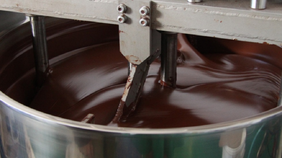 Тонна шоколада вытекла из грузовика на западе Франции