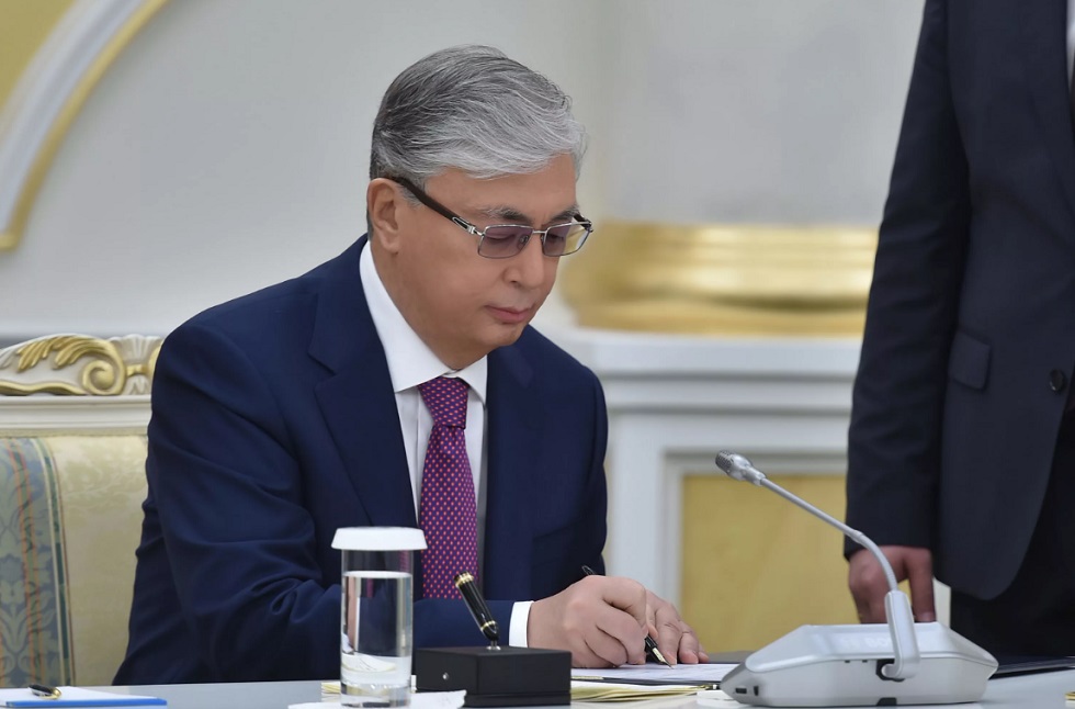 Президент РК  наградил посмертно полицейских, погибших на блокпосту под Алматы