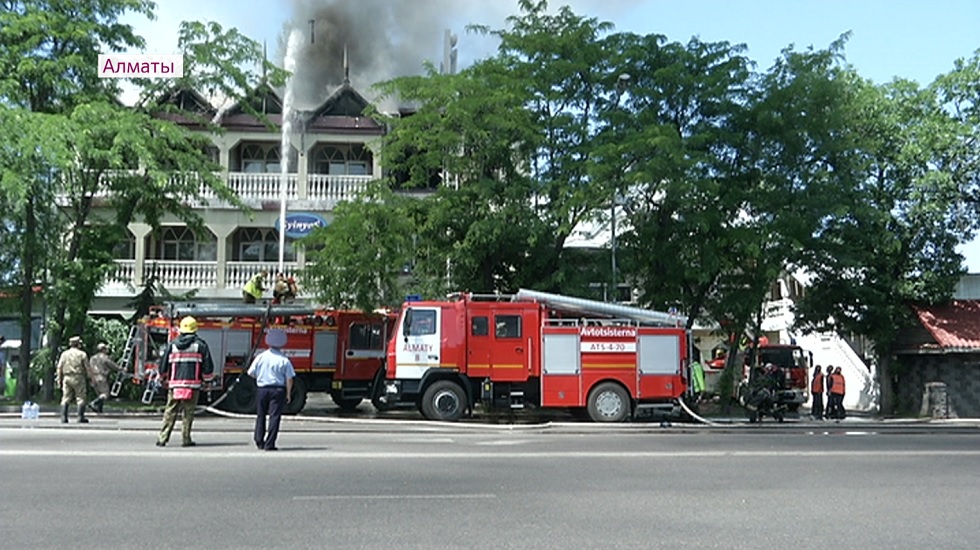 Закрытая гостиница горела в Алматы