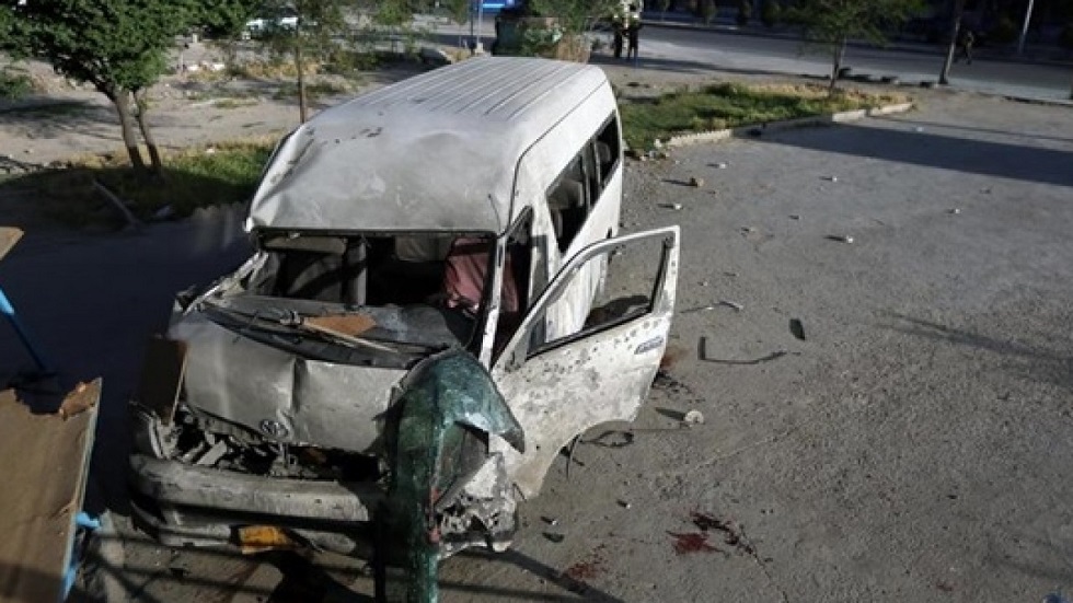 Микроавтобус телеканала наехал на мину: погибли журналисты 