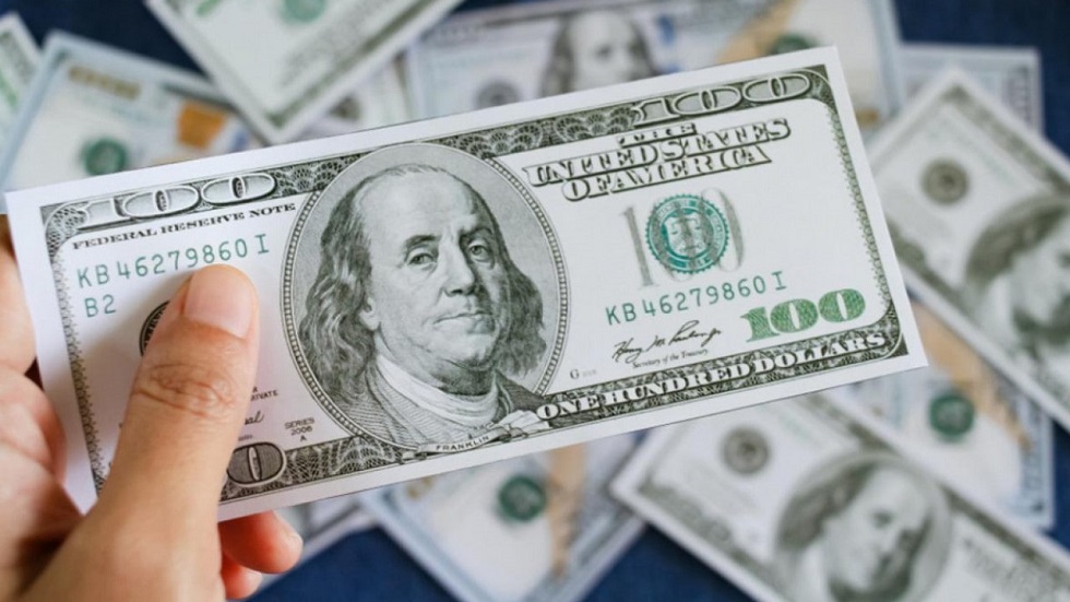 Доллар резко подешевел на KASE и в обменниках