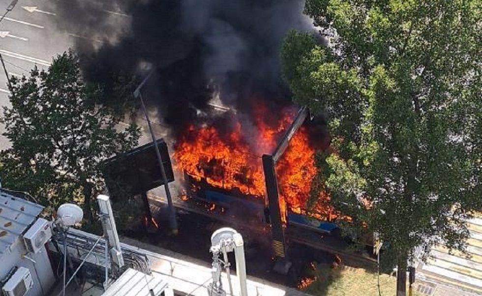 Автобус сгорел в Алматы во время движения