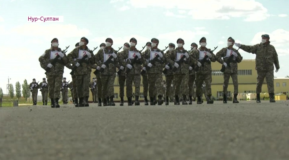 Казахстанские военные начали подготовку к военному Параду в Москве