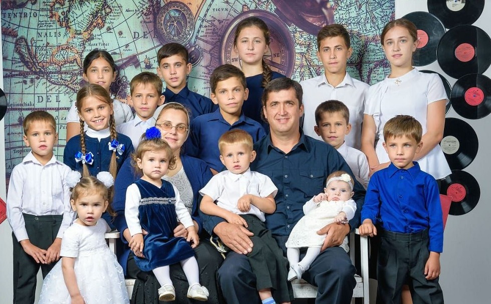 В самой многодетной семье Казахстана родился 16-й ребенок