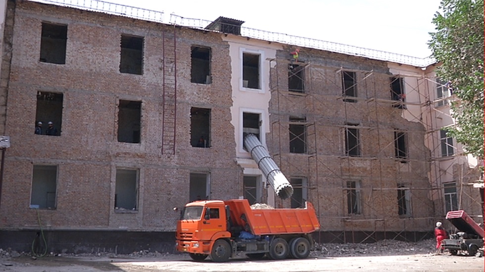 Более двухсот объектов в Алматы отремонтируют по программе «Дорожная карта занятости»