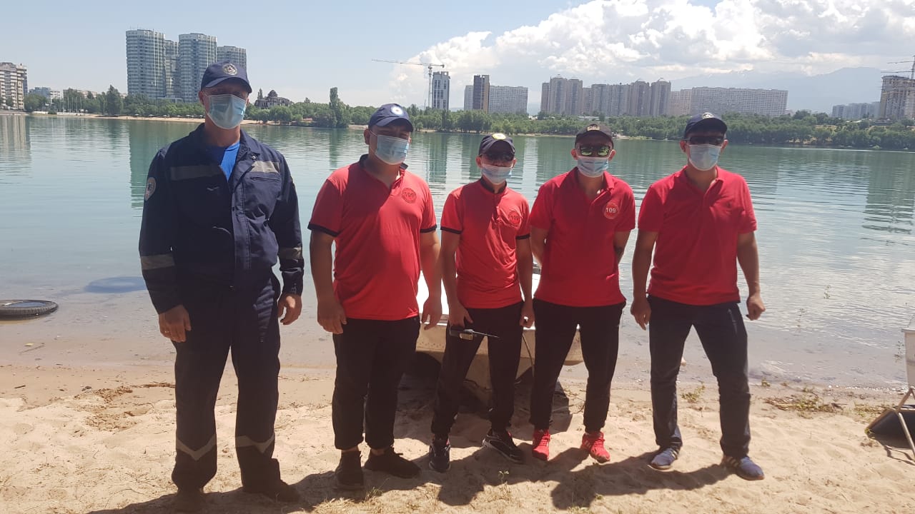 Спасательный пост выставлен на озере "Сайран"