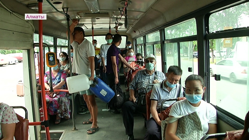 Общественный транспорт Алматы проверили на соблюдение санитарных норм 