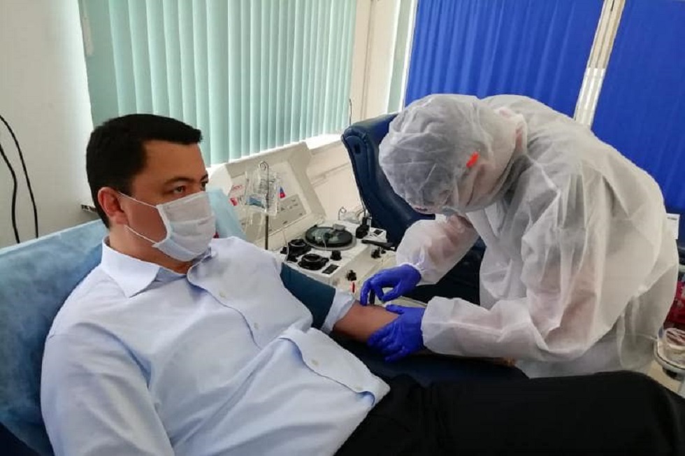 Переболевший коронавирусом глава горздрава Алматы стал донором иммунной плазмы