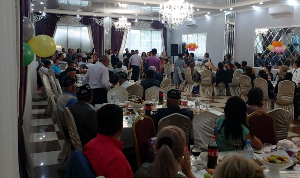 В Алматы выявили кафе, где проводилась свадьба: владелец заведения наказан 