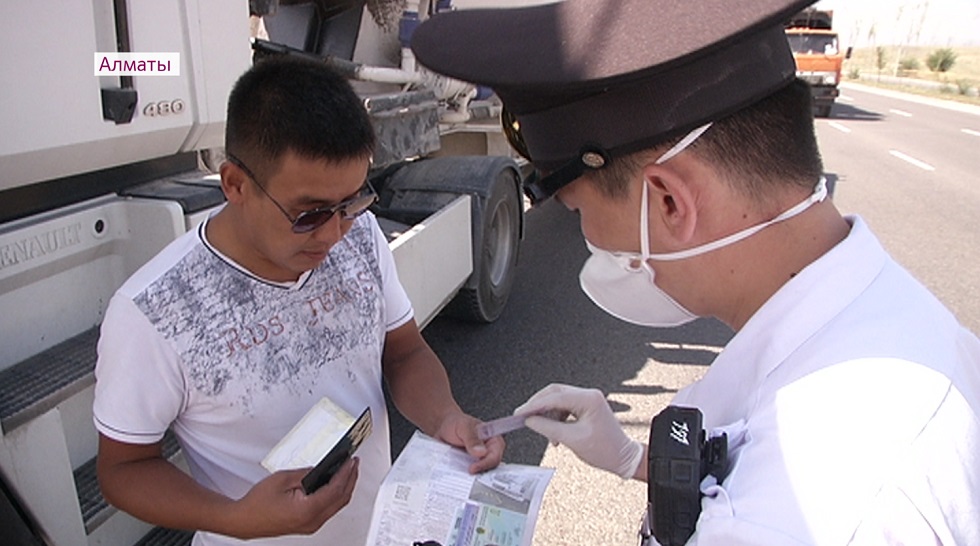 Водителей грузовых авто в Алматы оштрафовали на 24,5 миллиона тенге