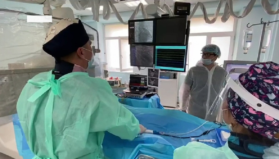 Впервые в 7-й горбольнице: хирурги Алматы провели редкую операцию