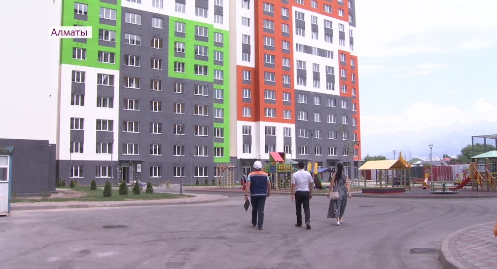 Более 200 семей получили ключи от новых квартир в Алматы