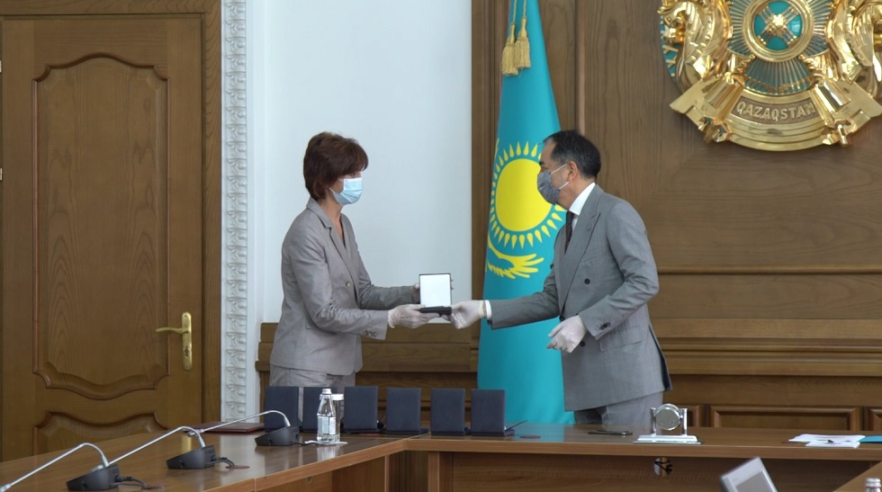 Алматинских медработников наградили за особые заслуги во время пандемии