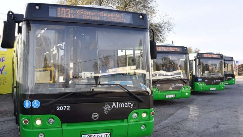 Работу общественного транспорта в Алматы остановили 