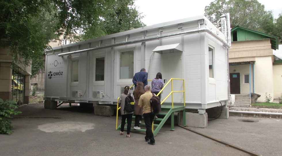 Модульную лабораторию для проведения ПЦР-тестов запустили в Алматы