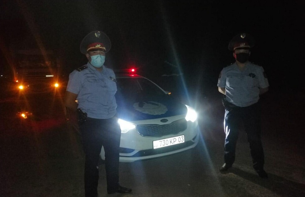 Водитель фуры в Акмолинской области обратился к полицейским и потерял сознание 