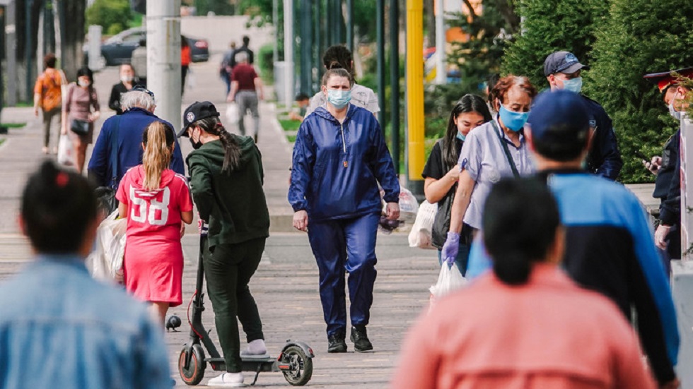 Аким Алматы призвал горожан носить медицинские маски