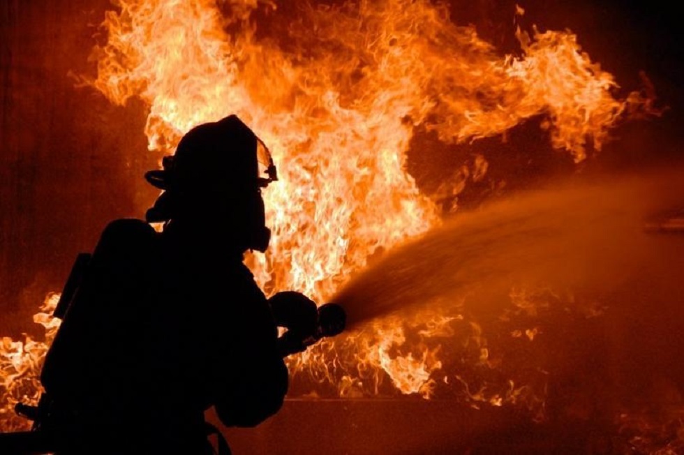 Пожар в Нур-Султане: горит рынок "Амир"