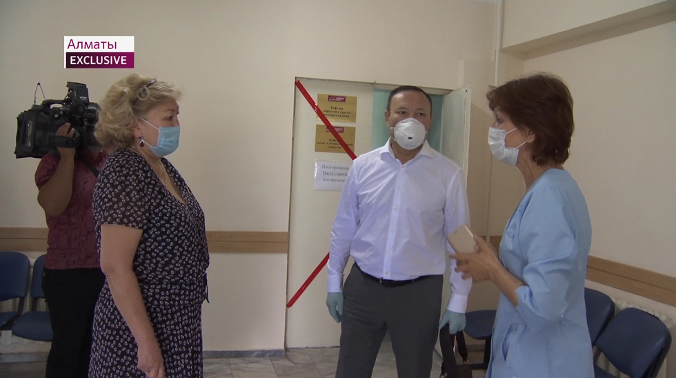 Как функционирует ЦГКБ после заражения медиков в Алматы проверила депутат мажилиса