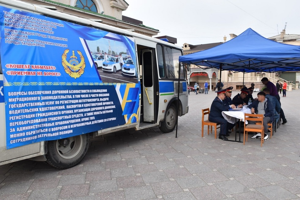Акция «Приемная на дороге» проводится в Алматинской области