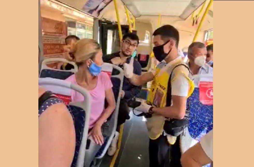 Скандал в автобусе: алматинец принципиально отказывался надевать маску
