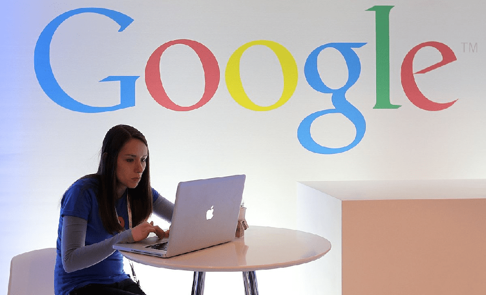 Сотрудникам Google разрешили работать из дома до лета 2021 года