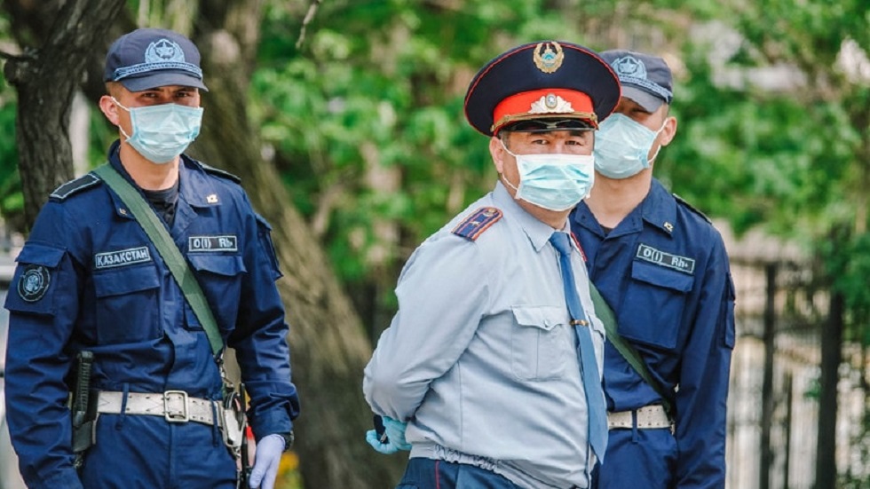 Алматы полициясы: Мыңнан астам адамға карантин нормаларын сақтамағаны үшін айыппұл салынды