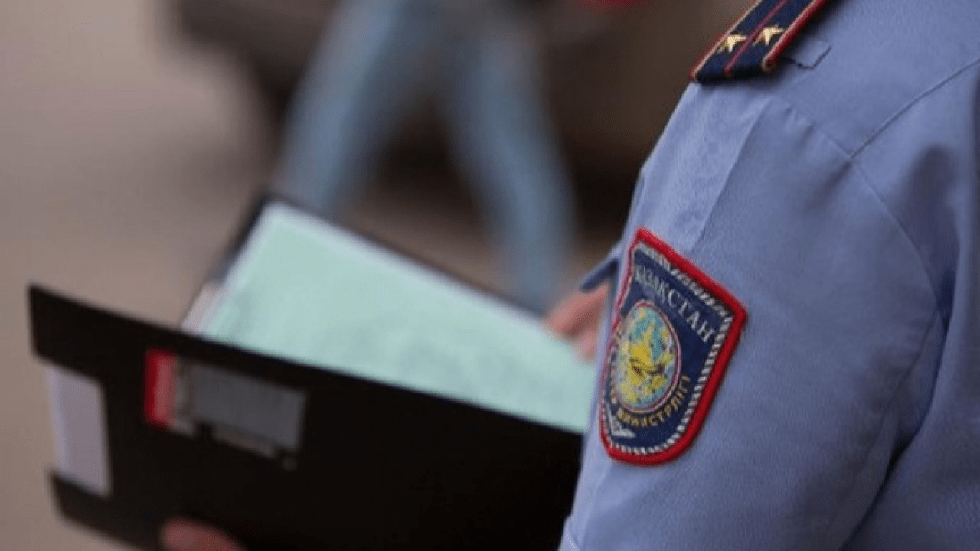 Алматинские полицейские накрыли кафе, работавшее ночью