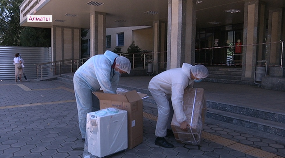 Алматинские предприниматели подарили три кислородных концентратора одной из больниц города
