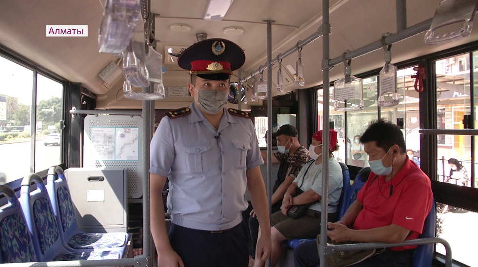 В Алматы продолжают штрафовать за несоблюдение масочного режима в автобусах 