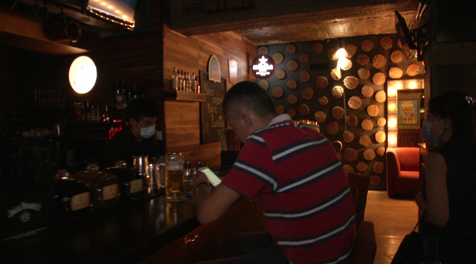 Ресторан продолжал принимать клиентов после десяти вечера в Алматы 