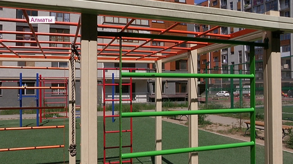 Некачественное строительство детской площадки: жители Наурызбайского района подали в суд на подрядчика