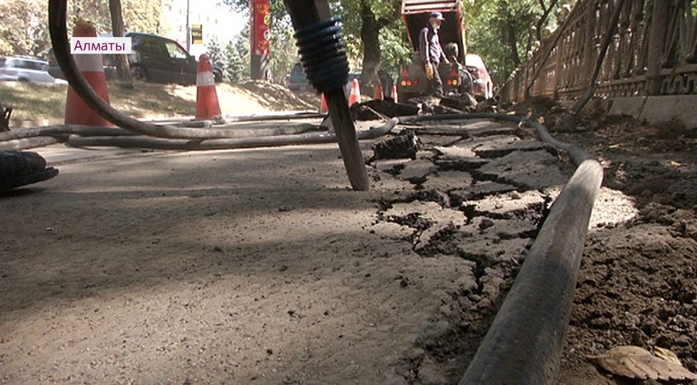 Жители Медеуского района пожаловались на некачественный ремонт дорог 