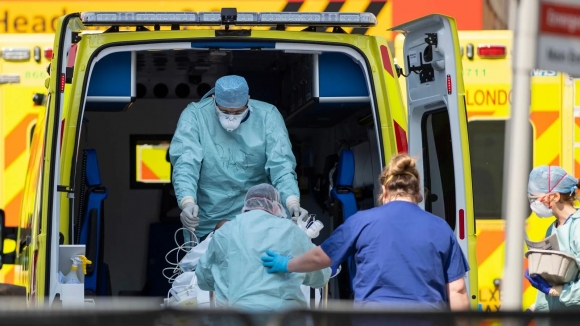 Коронавирус в Великобритании: число зараженных достигло 324 600