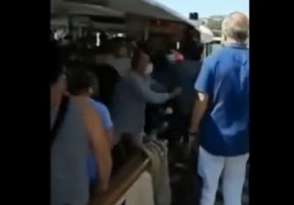 Отказывался надеть маску: туристы вышвырнули из лодки нарушителя санправил 