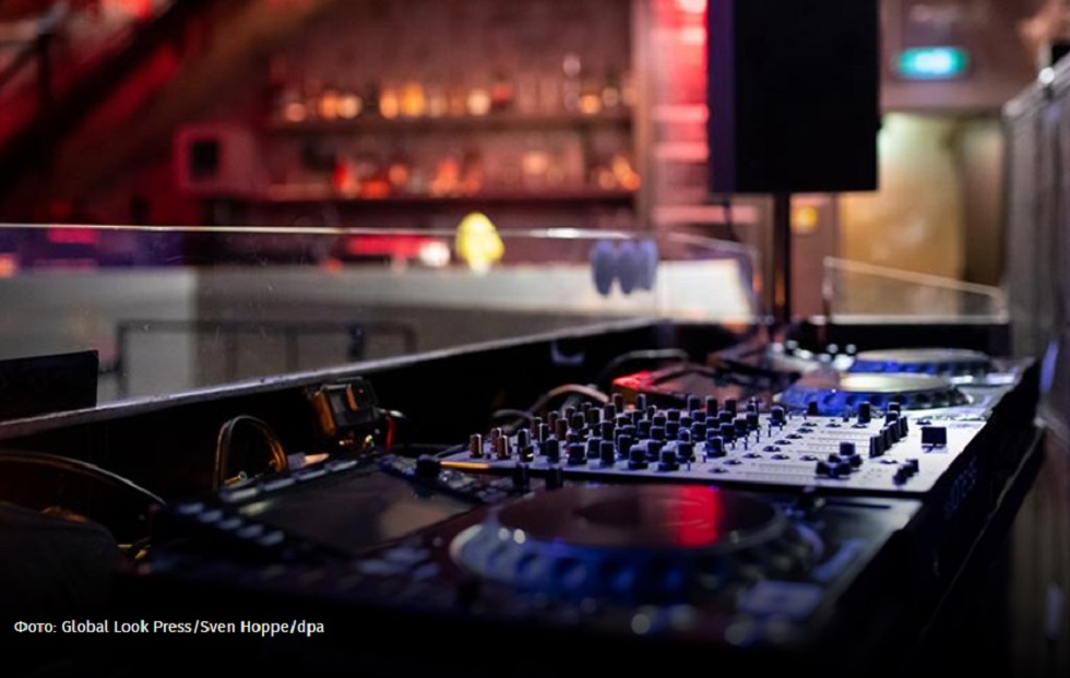 Без вечеринок и дискотек: в Европе закрывают ночные клубы из-за коронавируса