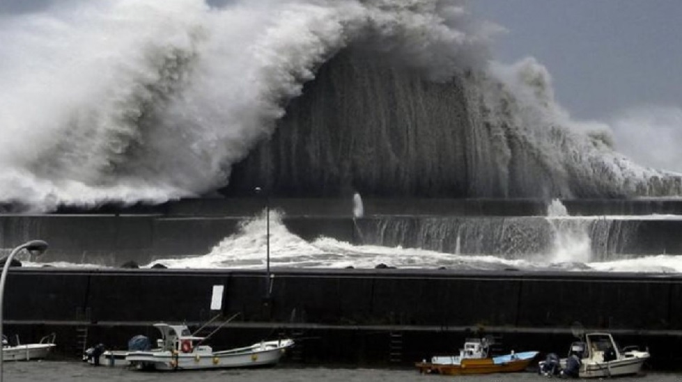 Жапониядағы сұрапыл тайфун: 800 мыңнан астам тұрғын эвакуацияланады  