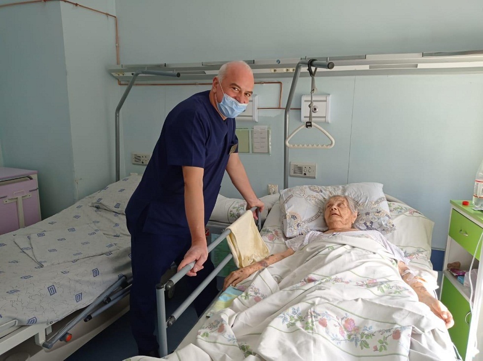 Врачи БСНП успешно прооперировали 102-летнюю пациентку
