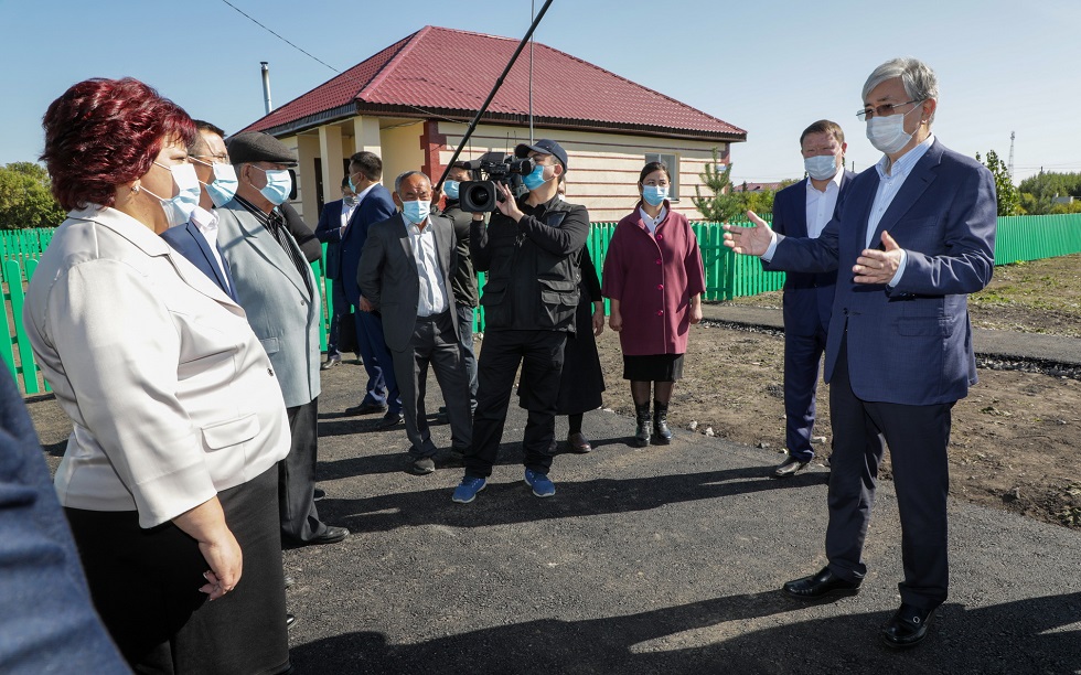 Токаев встретился с гражданами, переселившимися в Кызылжарский район