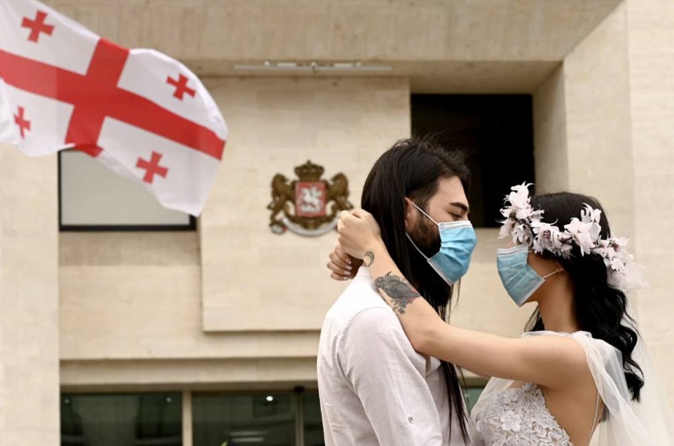 Коронавирус: в Грузии запретили свадьбы