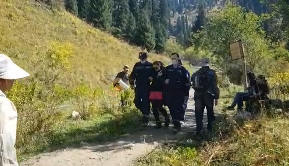 Пострадавшей в горах туристке пришли на помощь алматинские спасатели