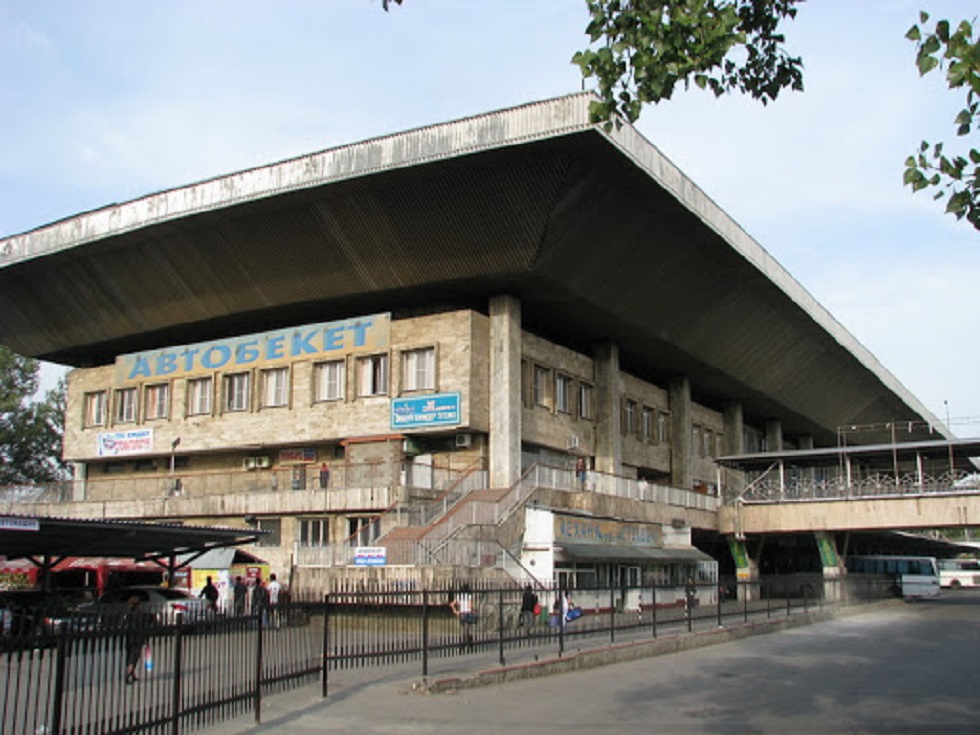 Автовокзал "Сайран" терпит убытки из-за нелегальных перевозчиков
