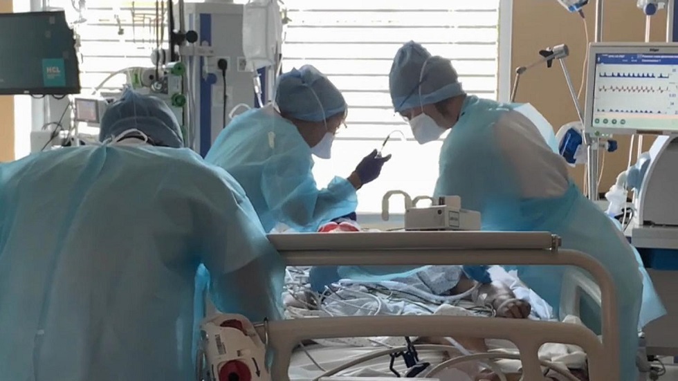 Новая волна COVID-19: больницы во Франции готовятся к худшему