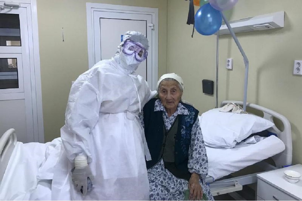 В Шымкенте от пневмонии вылечилась 100-летняя бабушка